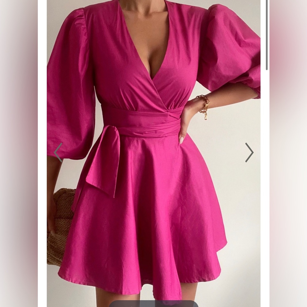 NWT SHOWPO ZYLA PUFF SLEEVE WRAP MINI DRESS IN BERRY - size 6